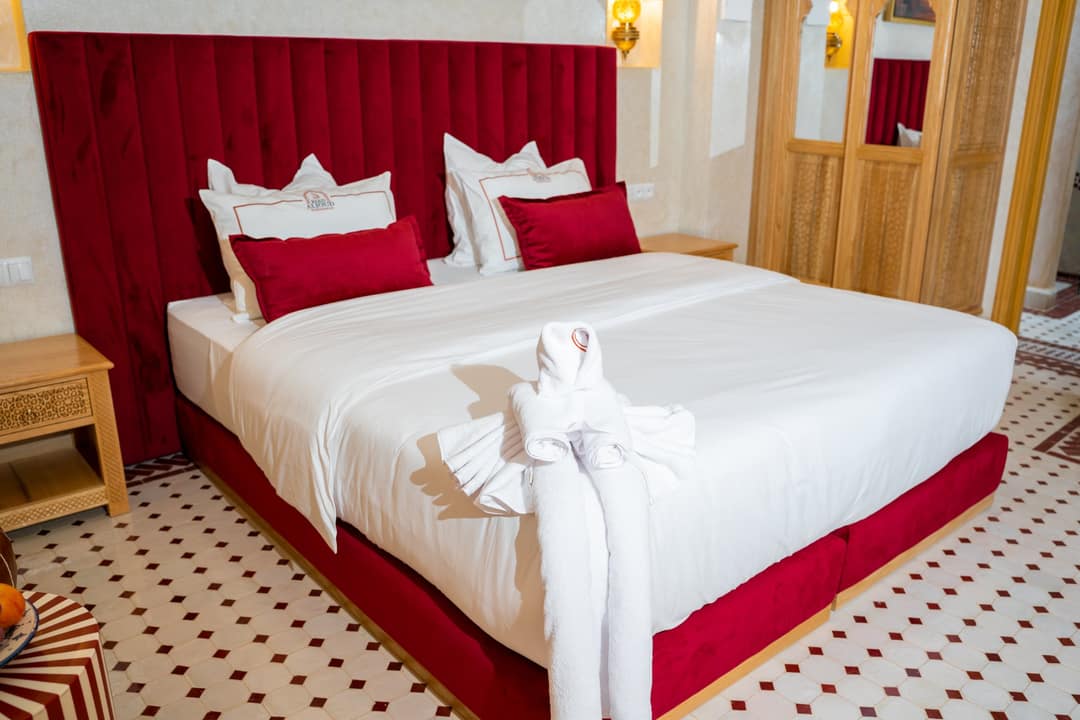 The garnet room, double bed and carved wooden doors